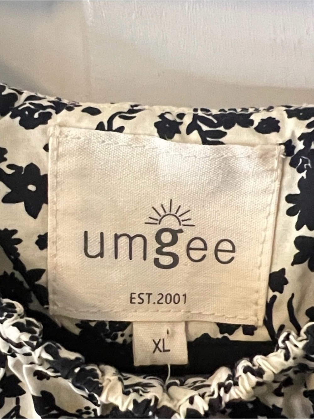 Umgee Black and White Floral Blouse with Lace Detail - Picture 2 of 3